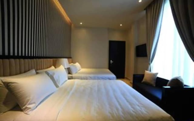 Bezel Hotel - photo 4