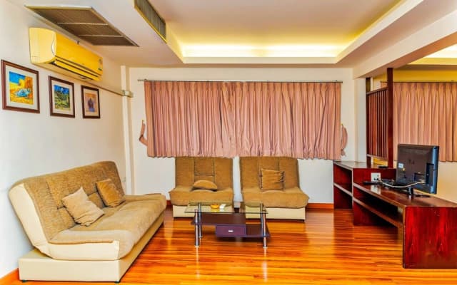 Jolly's Guesthouse - photo 3