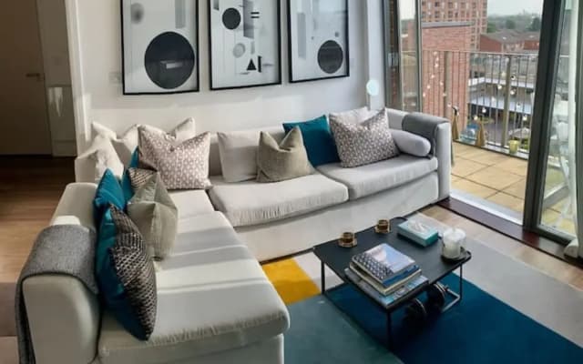 Stylish and Chic 1 Bedroom Apartment in Canning Town - photo 3