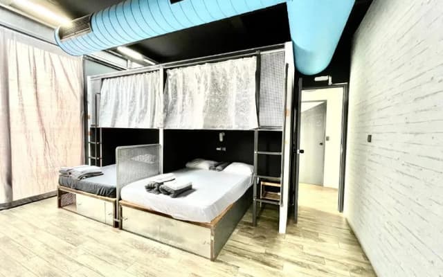 Iconic Athens Hostel - photo 2