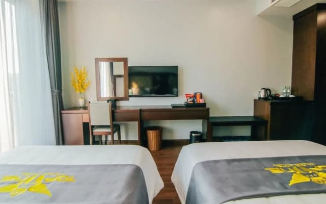 Top One Halong Hotel - photo 3