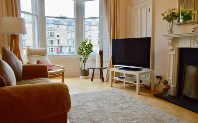 Sunny First Floor Stockbridge Flat - photo 3