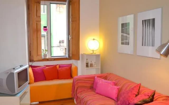 Campolide Lisbon Apartment - photo 3