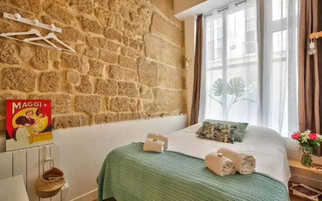 New Stunning 4 Bdrs Apt, With AC – Le Marais - photo 4