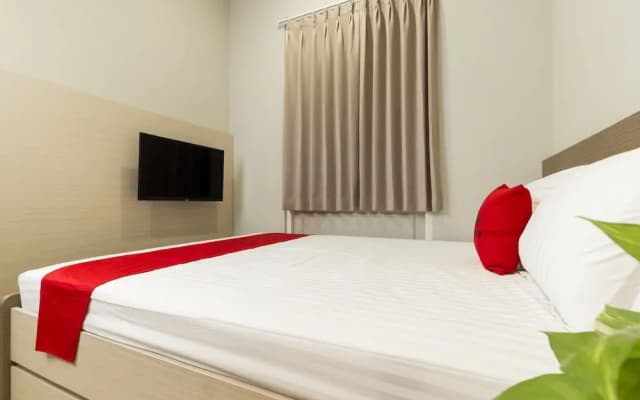 RedDoorz Plus @ Patal Senayan - photo 4