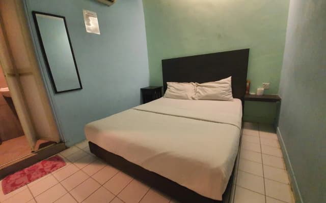 SPOT ON 89698 Budget Inn Hotel - photo 3