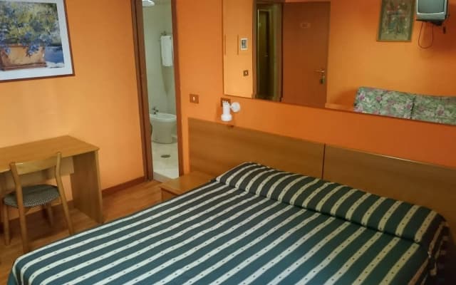 Hotel Urbis - photo 2