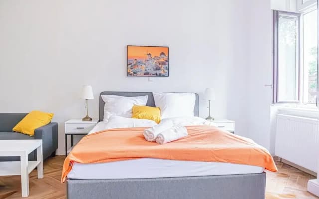 Easy Access 2BR Apartment Near AKH - photo 3