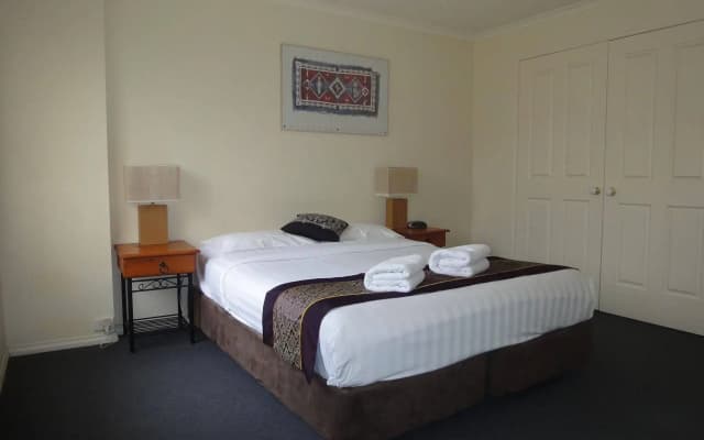 Moonee Valley Views Apartments - photo 3