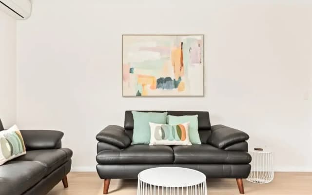 Bright and Convenient Apartment, Close to Shops - photo 4