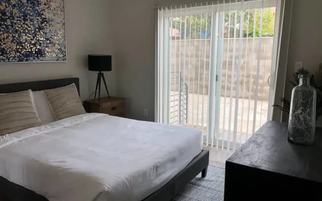 Brand NEW Modern Luxury 3bdr Townhome In Silver Lake - photo 2
