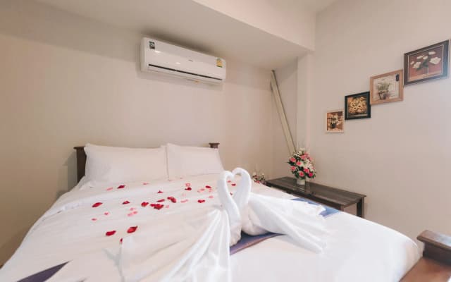 Holiday Guest - photo 4