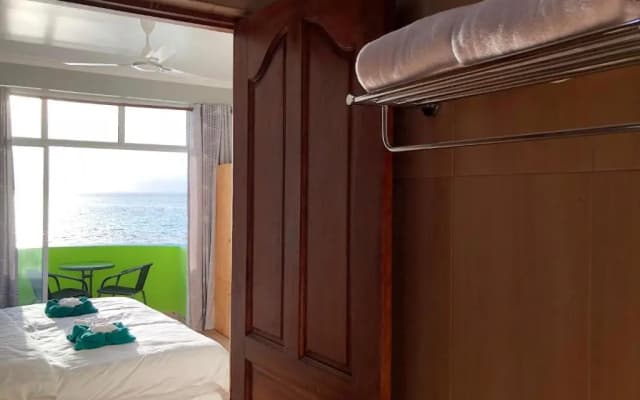 Iris Beach Residence - photo 4