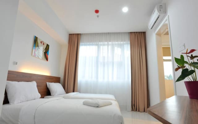 OYO 180 V Hotel - photo 2