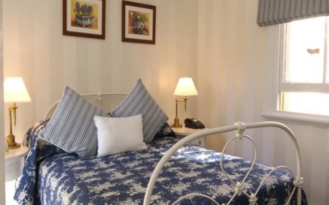 The Russell Boutique Hotel - photo 2