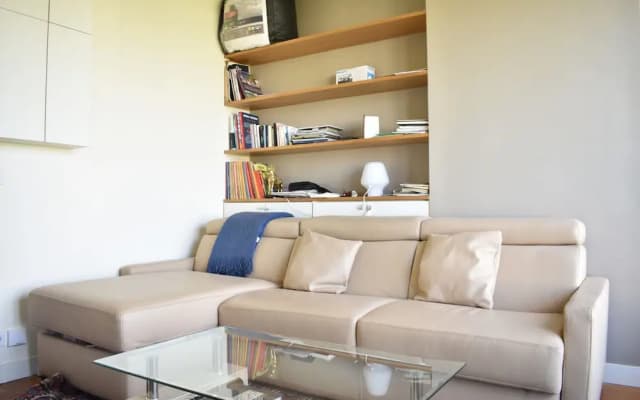 Bright Studio Apartment With High View - photo 4