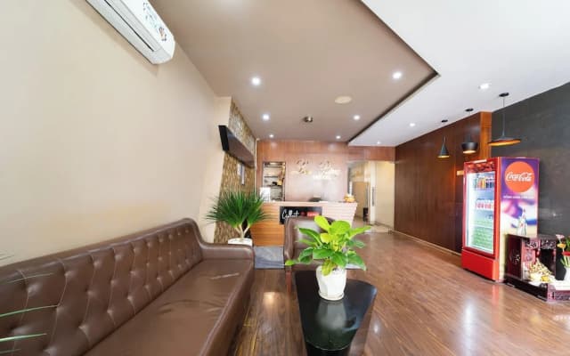 Collection O District 10 Near Van Hanh Hospital Formerly Lan Rung Hotel - photo 2