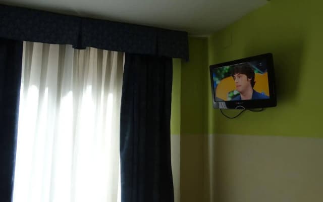 Hostal Mont Thabor - photo 4