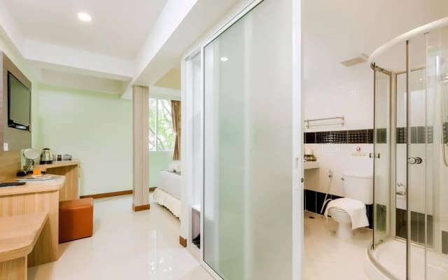 RoomQuest Suvarnabhumi Airport Rom Klao - photo 4