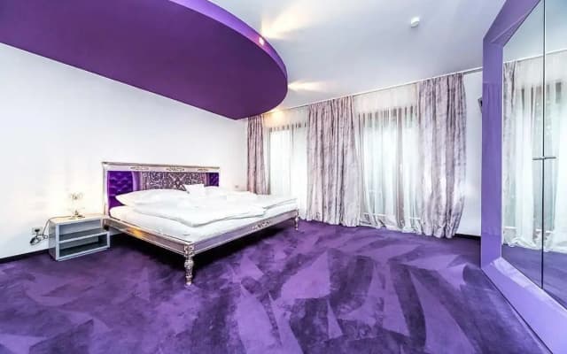 Luxury Apartment In Versace Style - photo 3