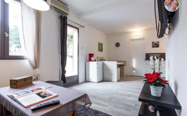 A Gorgeous, 2-bedroom Apartment in a Villa With Beautiful sea View and - photo 3
