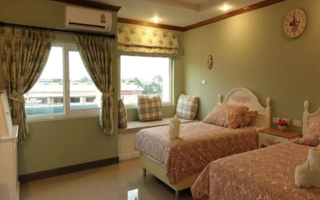 The Lilly Hotel - photo 4