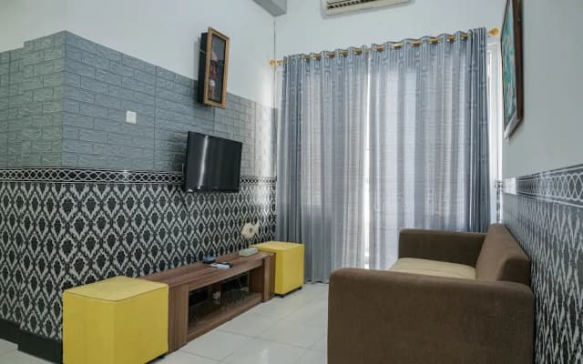 Fully Furnished with Comfortable 2BR Grand Palace Kemayoran Apartment - photo 2