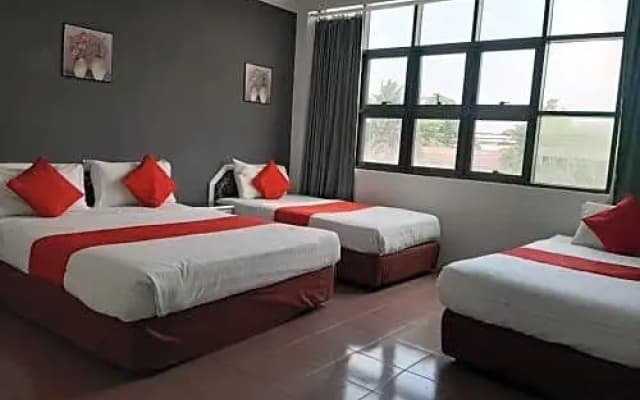 G City Hotel - photo 2