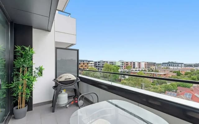 Eclectic 1-bed Apartment With Pool and Gym - photo 5