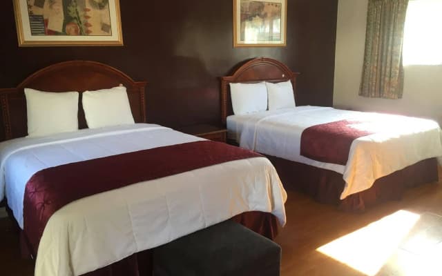LA Royal Viking Apartments - photo 2