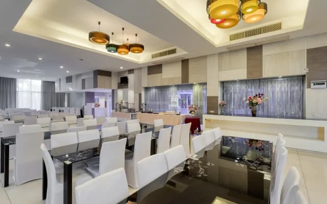 Aunchaleena Grand Hotel Wing B - photo 5