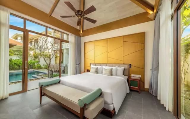 Luxe 3BR Villa: Pool, Breakfast & Housekeeping - photo 2