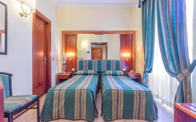 Raeli Hotel Lux - photo 4