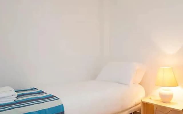 Cool Tailor Made 2 Bedroom Apartment - photo 4