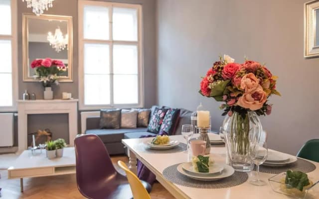 Cosmopolitan Central Prague Apartment - photo 4