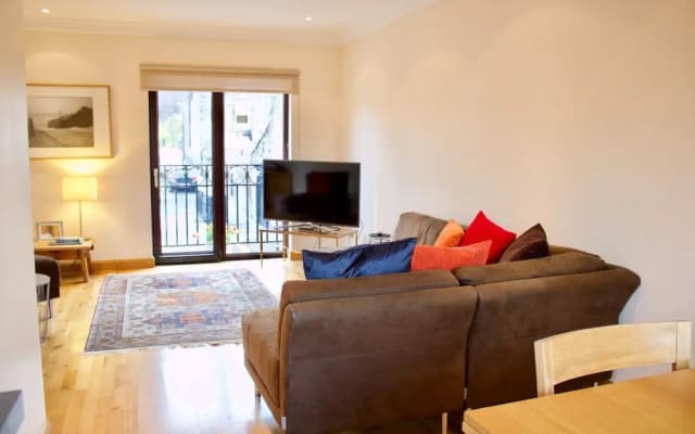3 Bedroom Mews House - photo 2