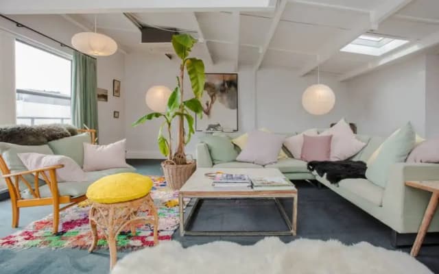 Quirky Penthouse Conversion Near Battersea Park - photo 2