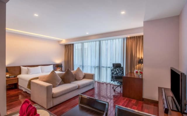Crowne Plaza West Hanoi Residences - photo 2