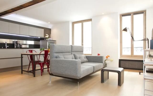 St. Germain des Pres Mabillon Apartment - photo 2