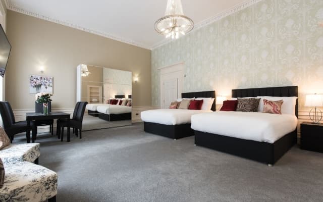 Royal Princes Suites - photo 2