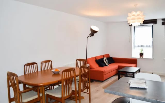 Spacious 2 Bedroom Home - photo 2