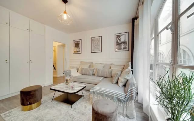 Amazing Historical Parisien Apartment Next TO Louvre Area ! - 1 - photo 5