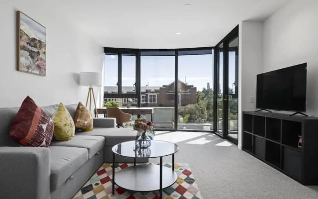 Bright South Yarra Flat With Balcony - photo 5