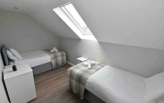 First - Seagate House Apartment - photo 5