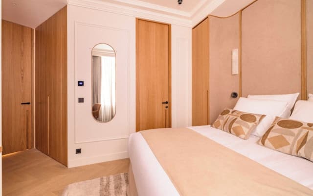 Luxury A/C Apt - 6p/3bdr - Arc de Triomphe - photo 3