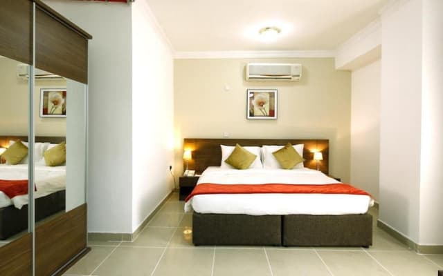 La Villa Inn - photo 2