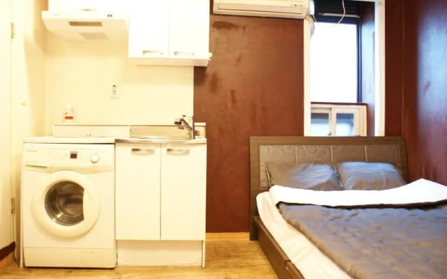 J Guesthouse - photo 5