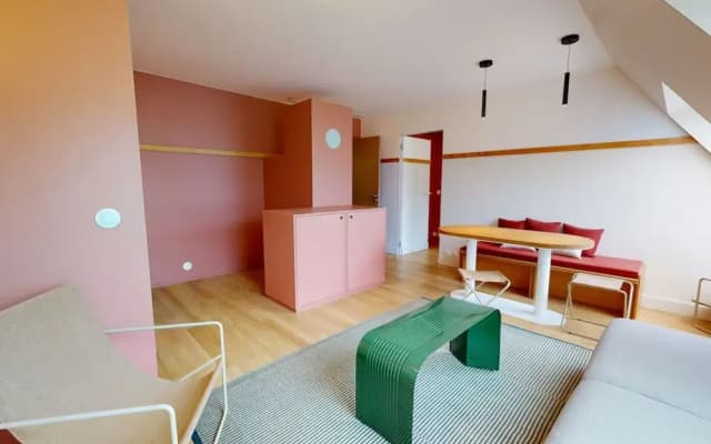 Charming 2-bed Flat w Shared Spaces - photo 3