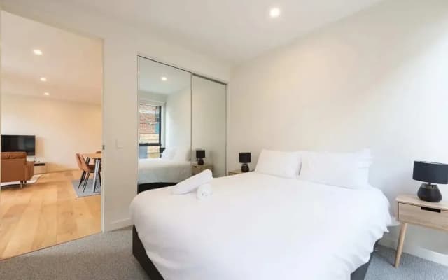 Stylish 3 Bedroom With Free Parking - photo 5