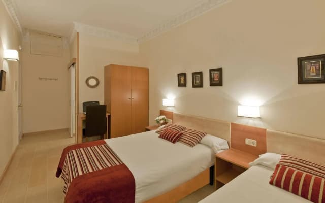 Hostal Central Barcelona - photo 3